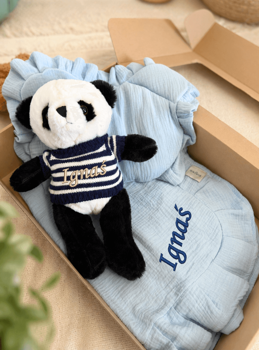 mis-panda-zhaften-imienia-dziecka-kocyk-poduszka-wkartoniku-gotowy-prezent.png