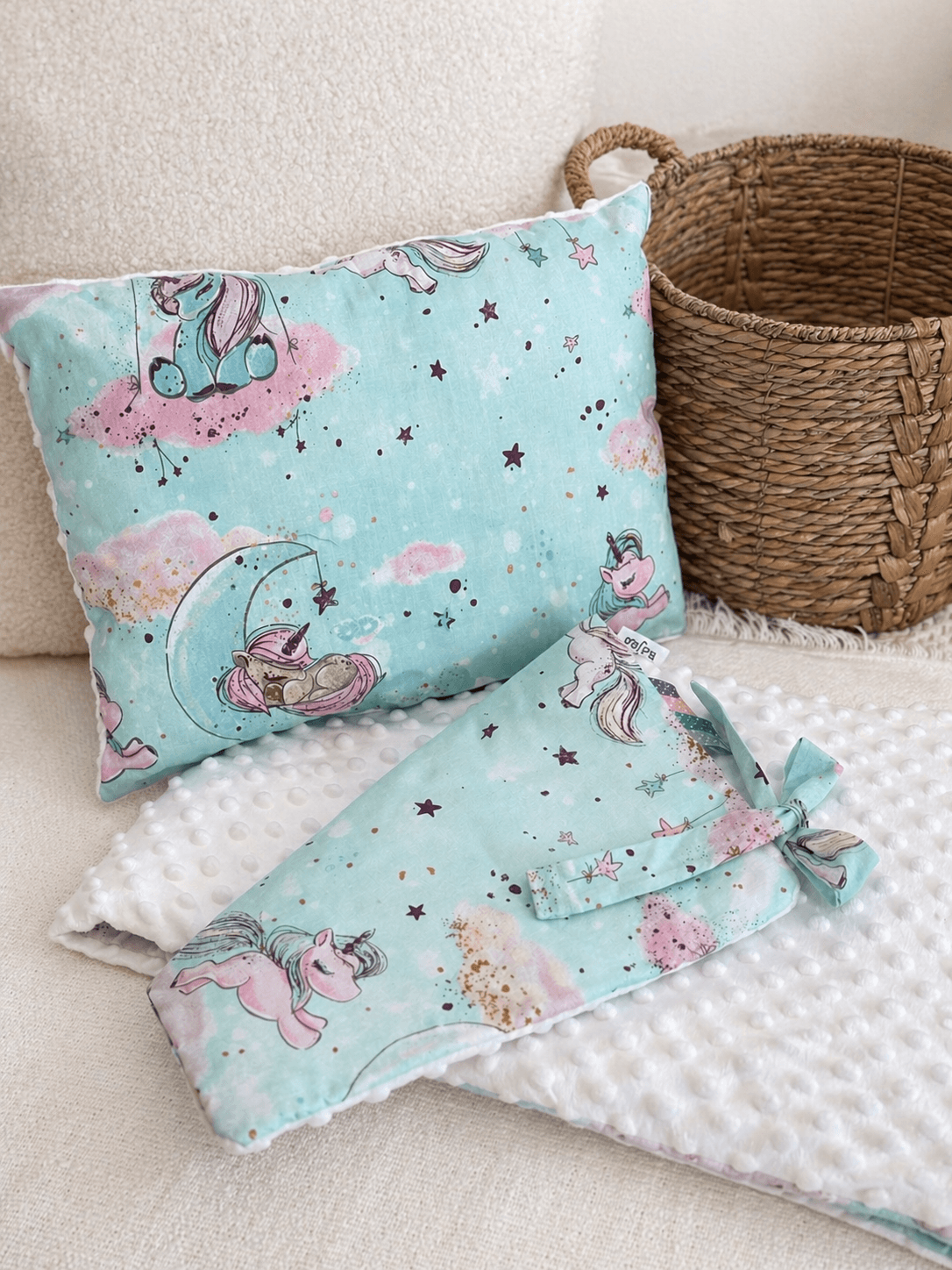 ochraniacz-do-lozeczka-poduszka-gratis-bialy-chmury.png
